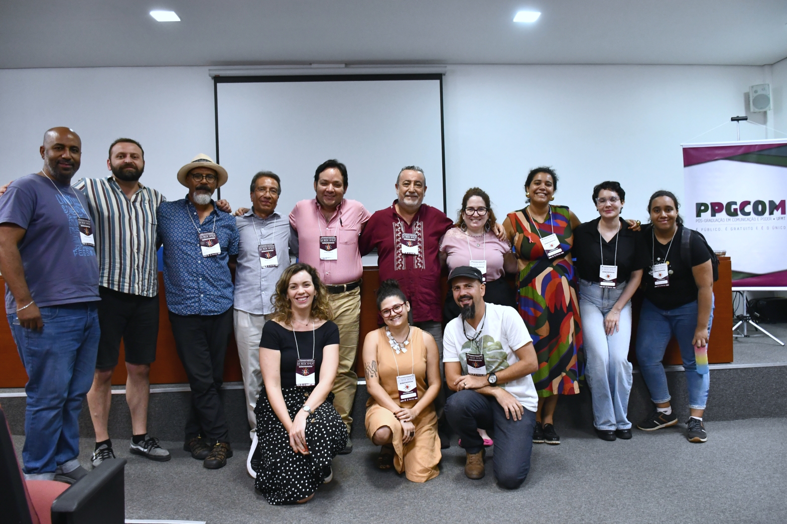 Grupo de participantes do Seminário da Rede AMLAT